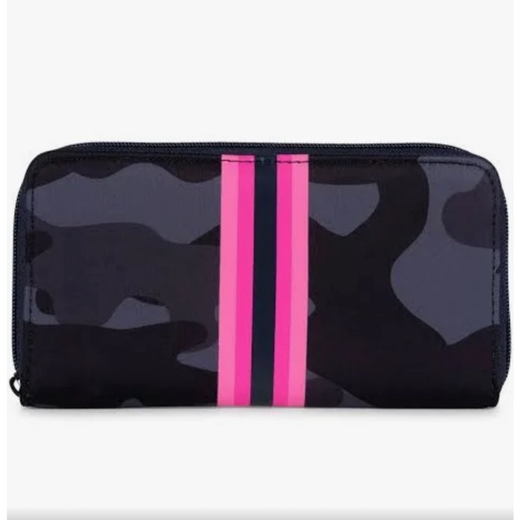 Haute Shore Wallet NWOT - Picture 1 of 5
